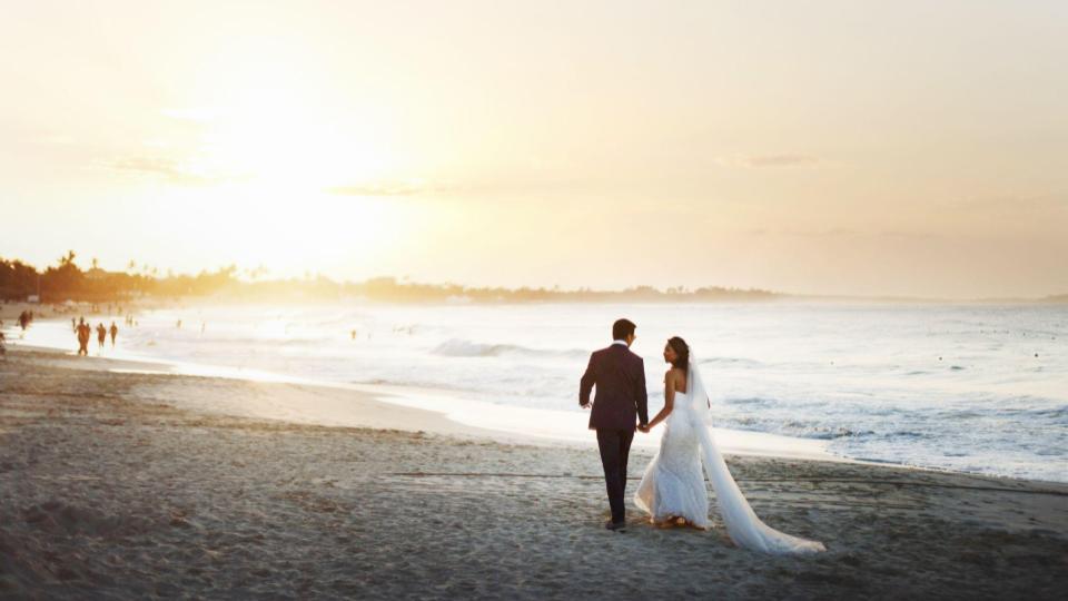 Best Credit Cards to Use for Your Wedding Expenses In