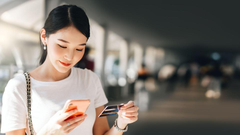 The Best Credit Cards for Young Adults in Singapore (2022)