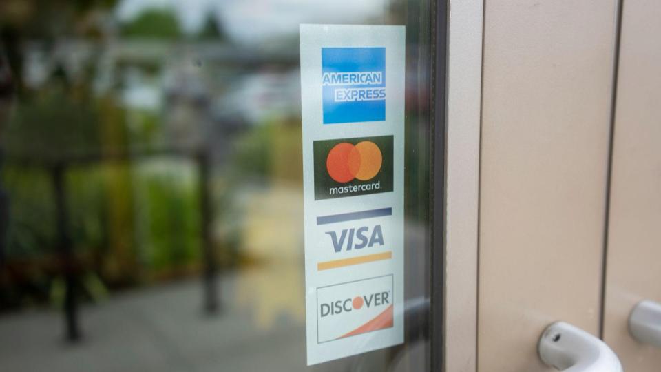 What’s the Difference Between Mastercard vs Visa vs American Express Credit Cards?